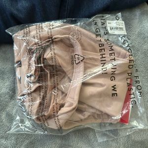 Still in bag with tags. Low profile minimizer bra. Spanx.